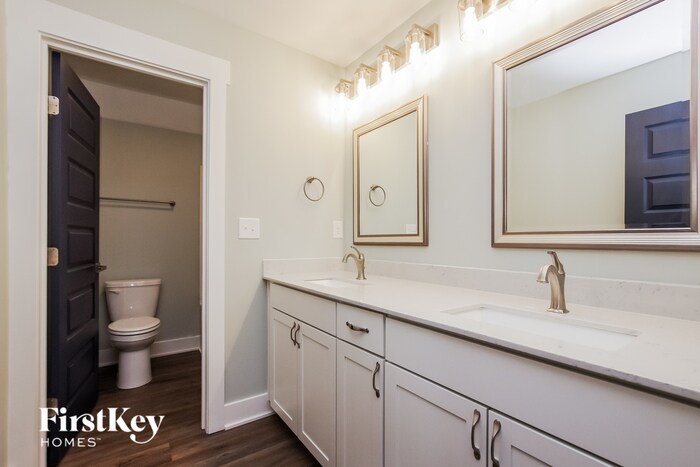 Building Photo - 300 S Crawford St