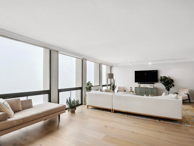 Building Photo - 1240 N Lake Shore Dr