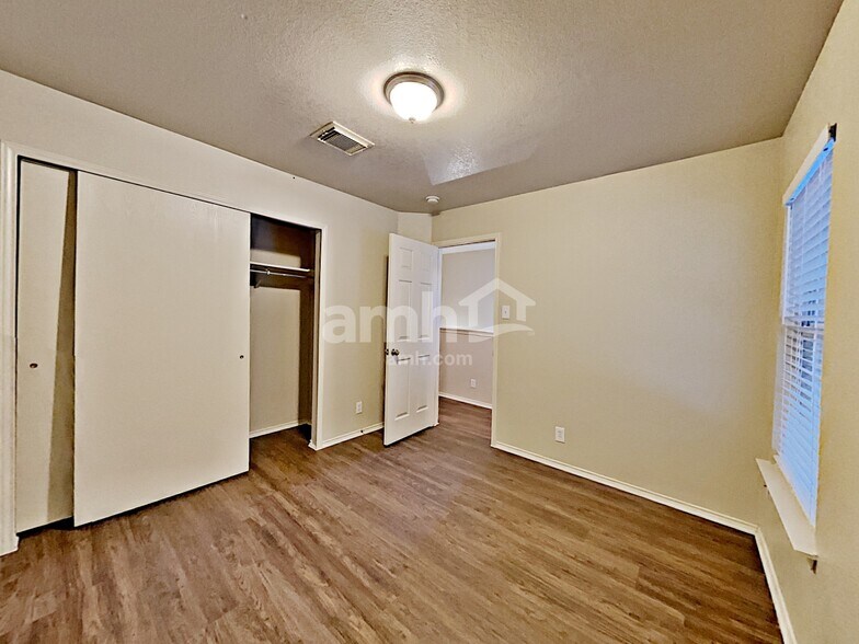 Building Photo - 4974 Bending Elms