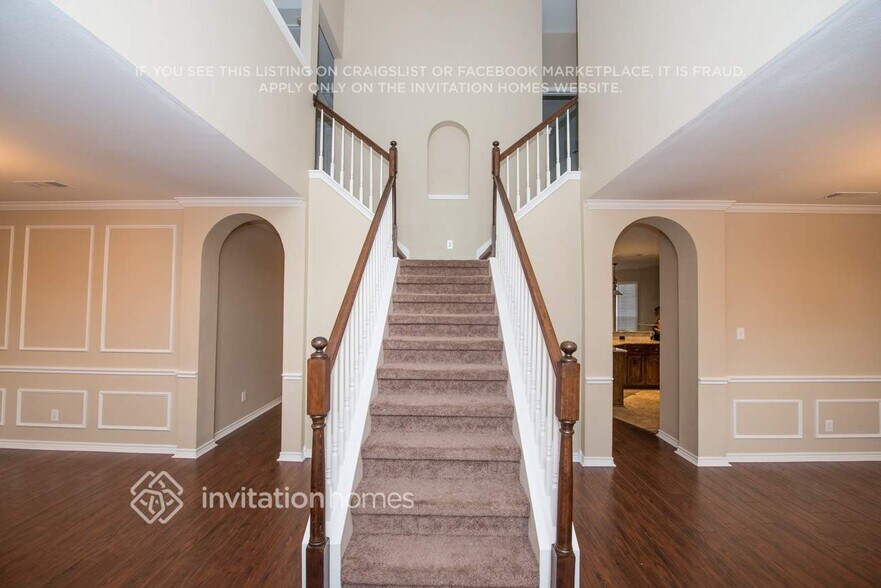 Building Photo - 1621 Churchill Ln