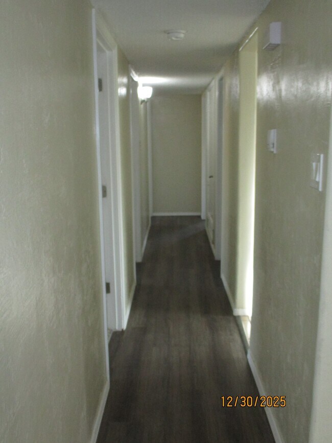 Building Photo - 13104 Oriente Ave NE