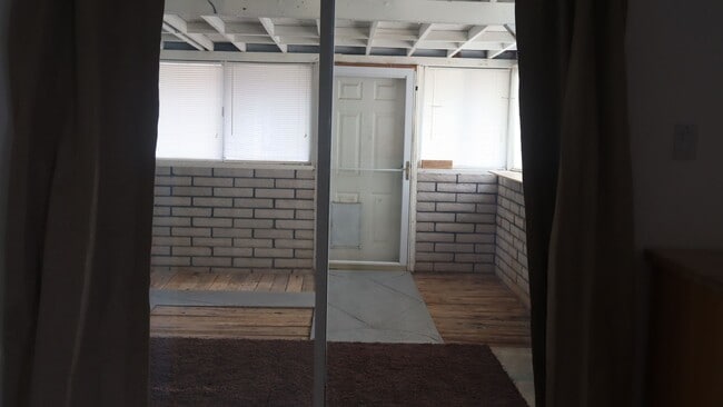 Building Photo - 90 NE Freihage Dr