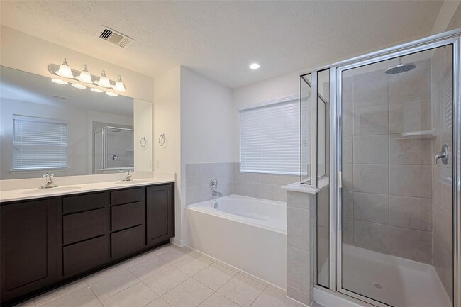 Building Photo - 5011 Pine Ridge Knoll Ct