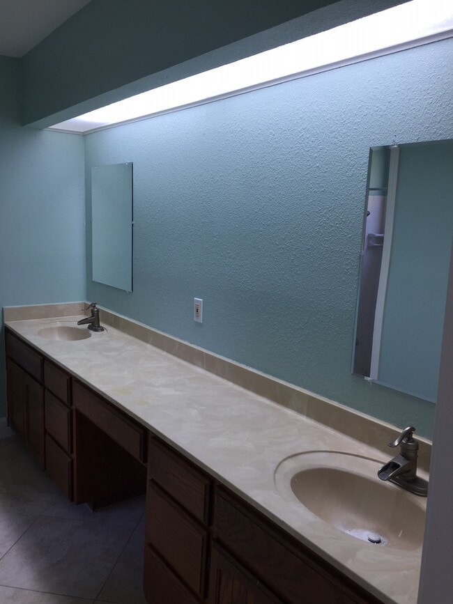 Building Photo - 13034 N Run