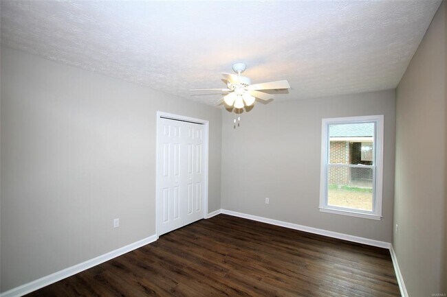 Building Photo - 213 Ross Rd