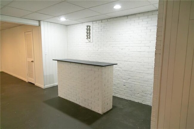 Building Photo - 1547 Delia Dr