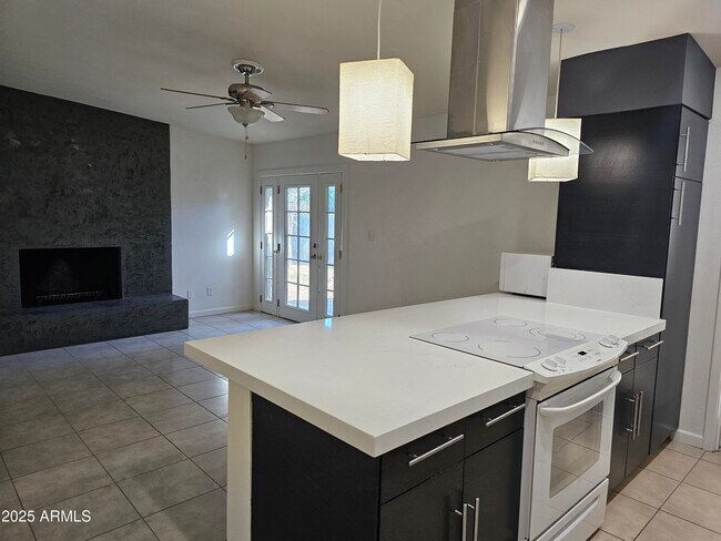 Building Photo - 2428 E La Jolla Dr