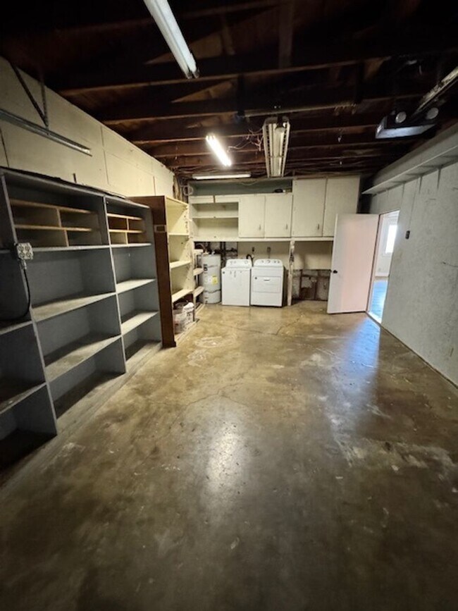 Building Photo - This Anderson Home is a Must See! Amazing ...