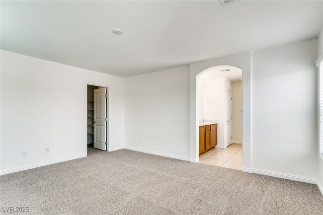 Building Photo - 6828 Majestic Palm Dr