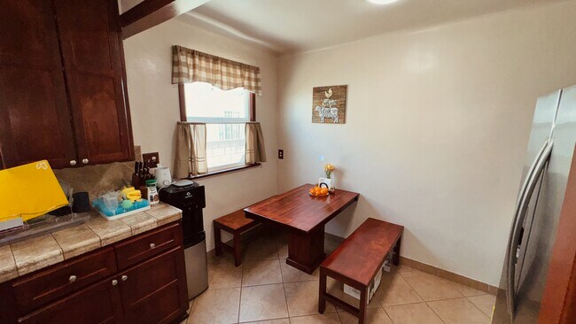 Building Photo - 2565 Kansas Ave