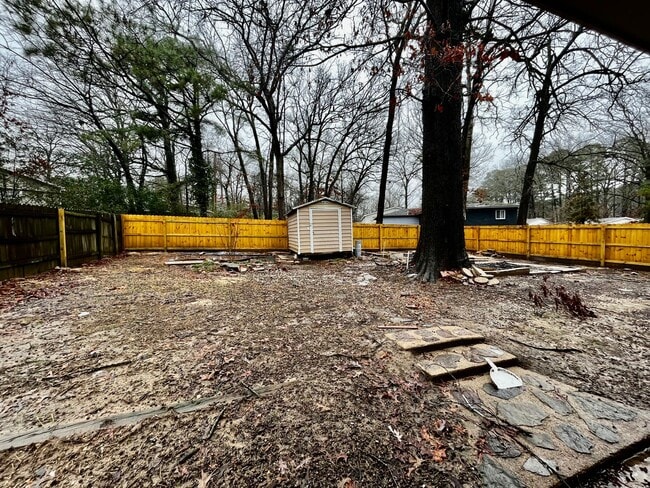 Building Photo - Beautiful 3 Bedroom 2 Bath Home