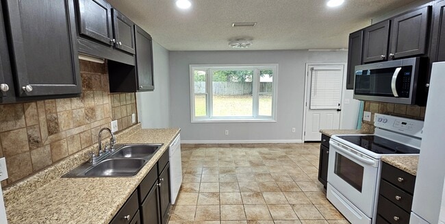 Building Photo - 605 Melbourne Dr