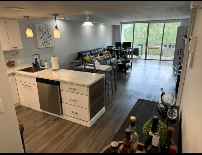 Building Photo - 3090 N Course Dr