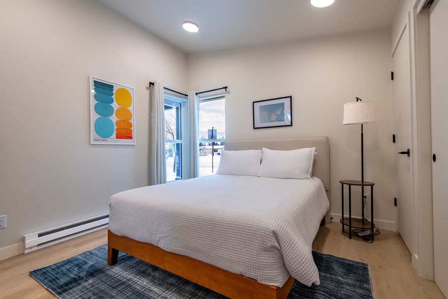 Building Photo - 27 4th St E