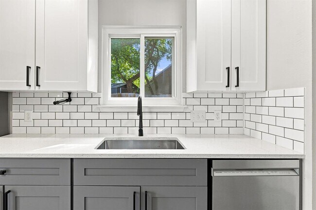 Building Photo - 12713 Rhea Ct
