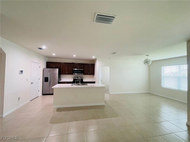 Building Photo - 2426 NW 19th Pl