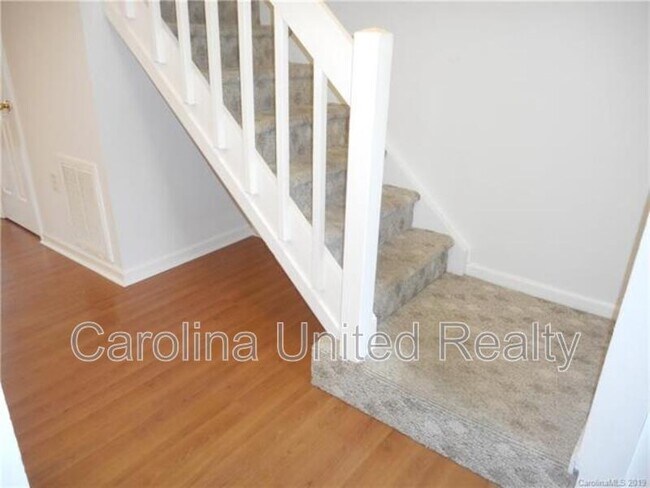 Building Photo - 8235 Circle Tree Ln