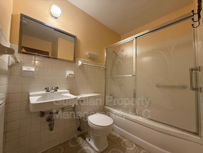 Building Photo - 5008 Valley Ln