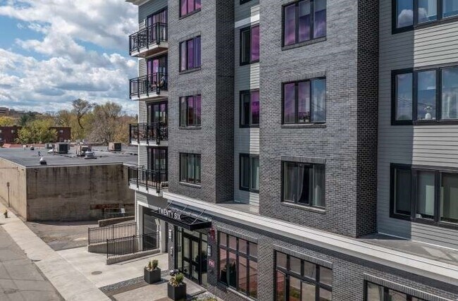 Building Photo - 26 Hichborn St
