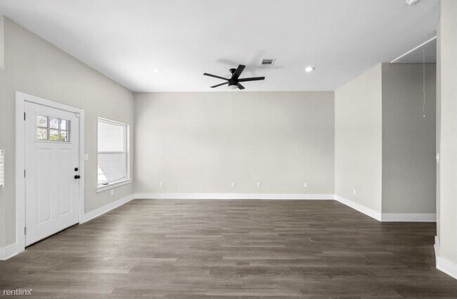 Building Photo - 3 br, 2 bath Duplex - 8408 Prairie View Dr...