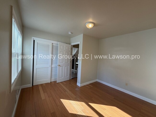 Building Photo - Beautiful Mid Century Modern Grandin Road Home