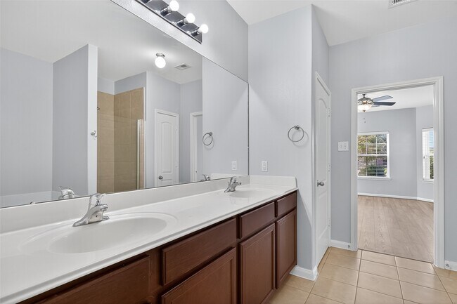 Building Photo - 5119 Harbor Palm Dr