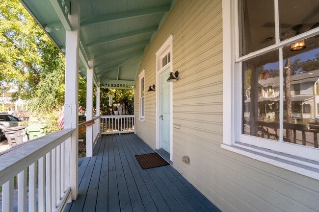 Building Photo - Historic Lincolnville 3/2 Single Family Home