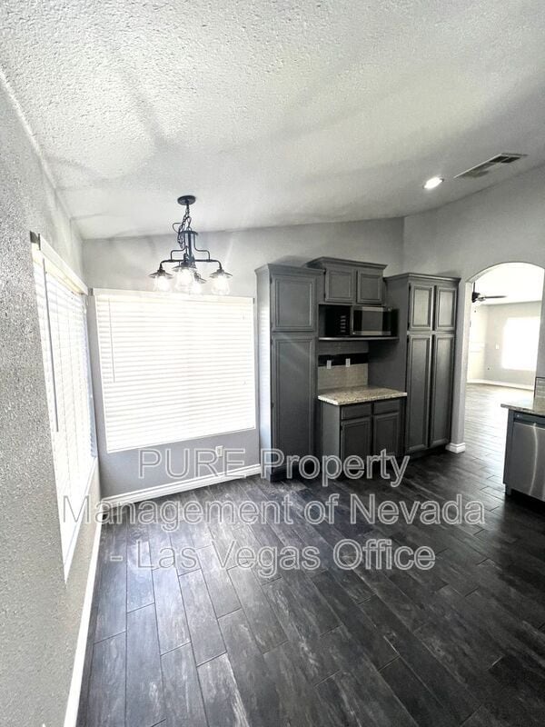 Building Photo - 1401 Healing Waters Ln