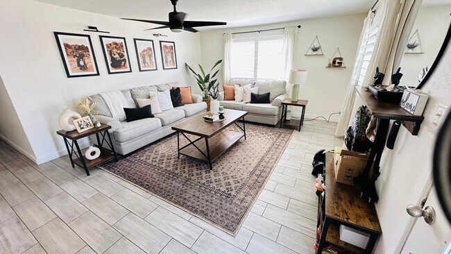 Building Photo - 13815 North 11th St