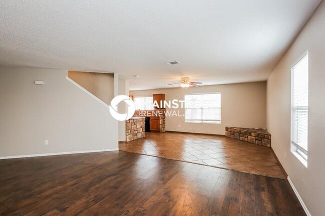 Building Photo - 5 Bedroom Pet-Friendly Home in Fort Worth, TX with Main Street Renewal