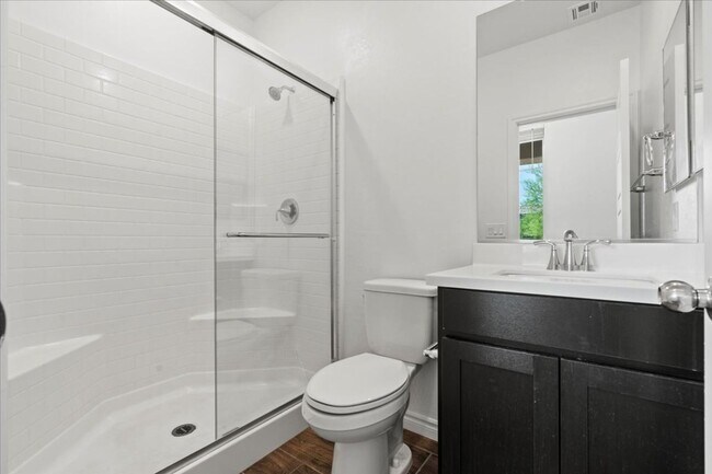 Building Photo - Spacious 5-bedroom home in gated community