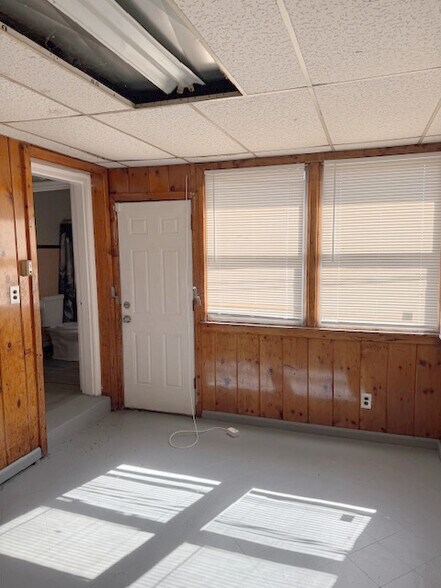 Building Photo - 20155 Revere St