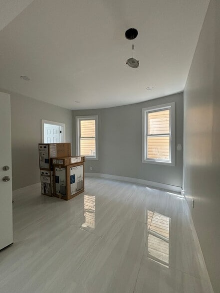 Building Photo - 257 Ellis Ave
