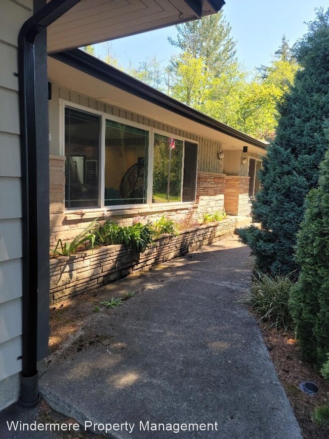 Building Photo - 3 br, 2.5 bath House - 3078 NE Lincoln Road