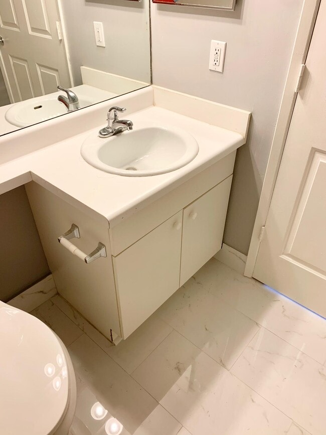 Building Photo - 2600 S University Dr