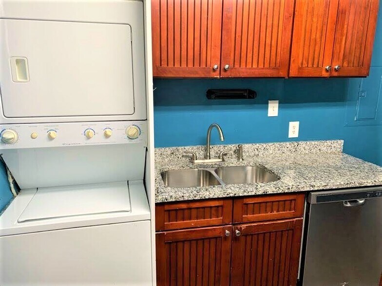 Washer Dryer - 1027 Curran St NW