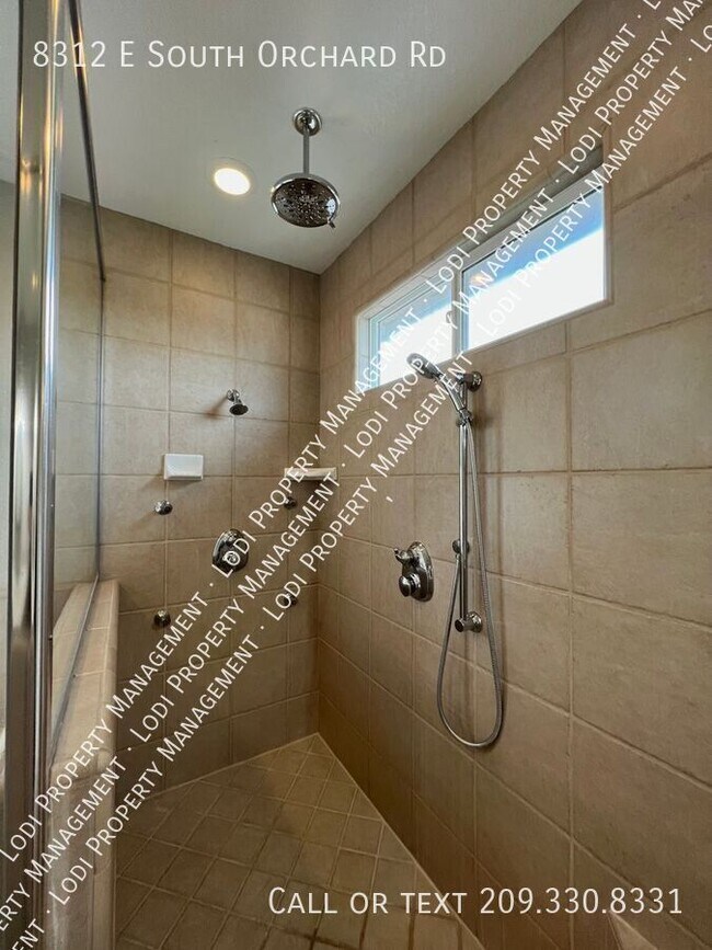 Building Photo - 8312 E Orchard Rd