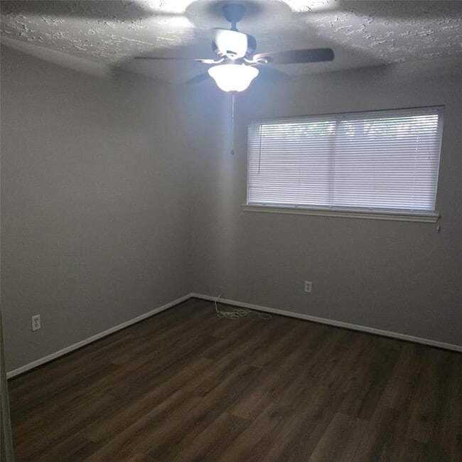 Building Photo - 11902 Scottsdale Dr
