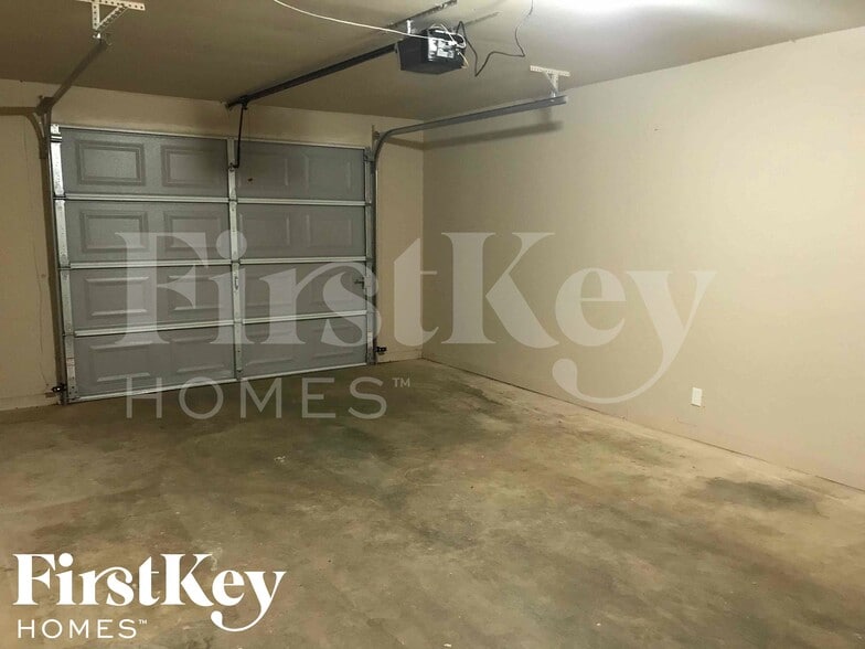 Building Photo - 2736 Del Ridge Dr