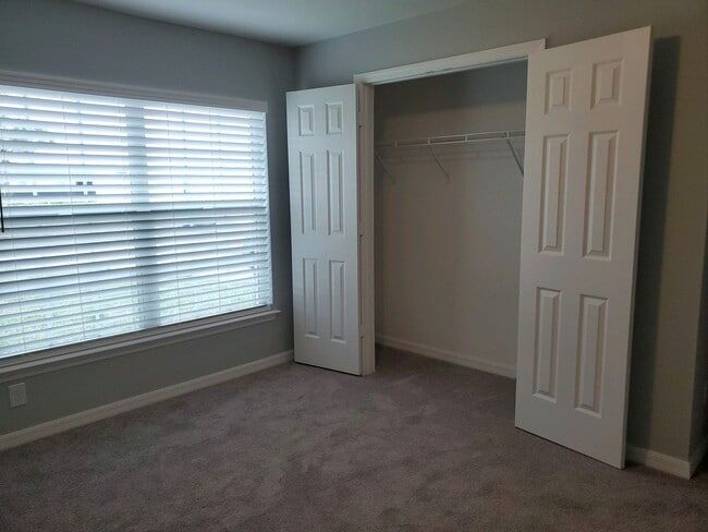 Building Photo - 3921 NE 15th Pl