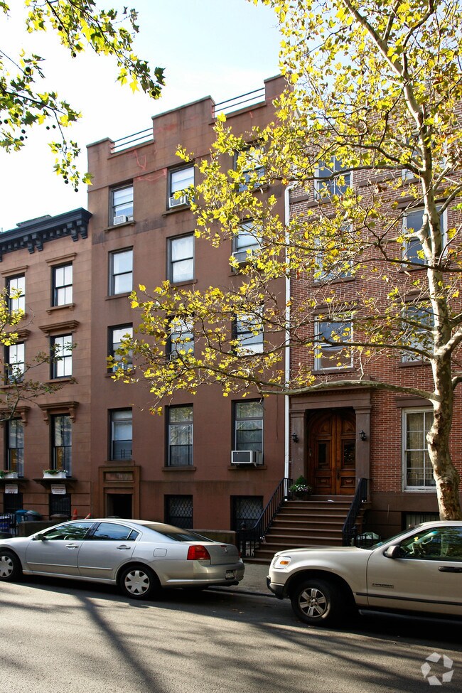 Primary Photo - 126 Amity St