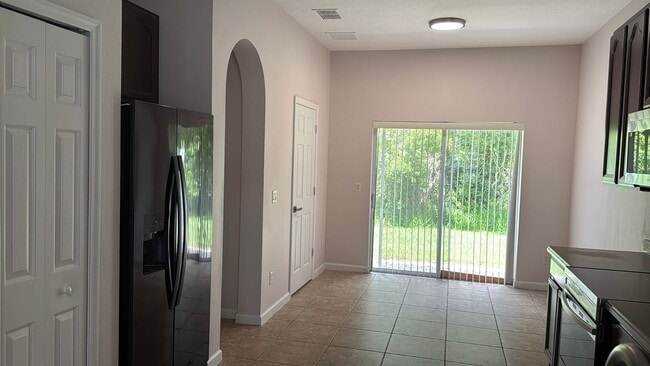 Building Photo - 16617 Cedar Crest Dr