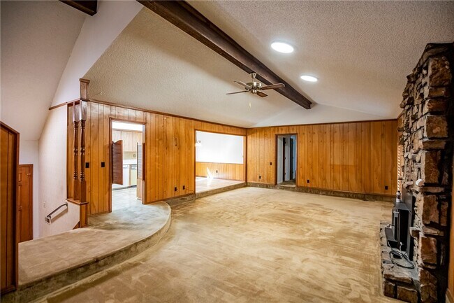 Building Photo - 820 S 13th St
