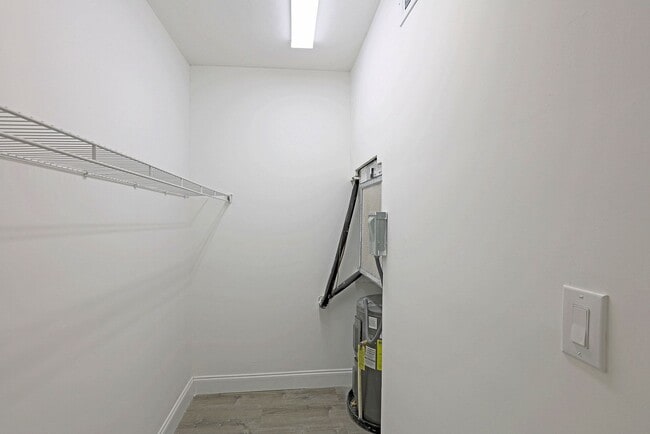 Building Photo - Ben Mar 2590-105