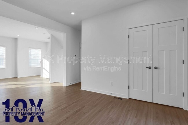 Building Photo - 3246 Mackinac Dr