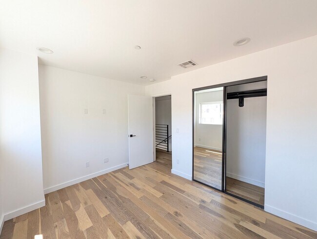 Building Photo - 4260 Laurel Canyon Blvd