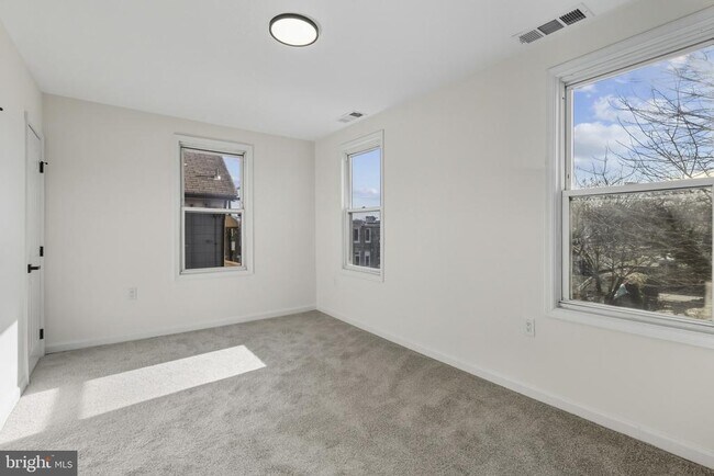 Building Photo - 507 Washburn Ave