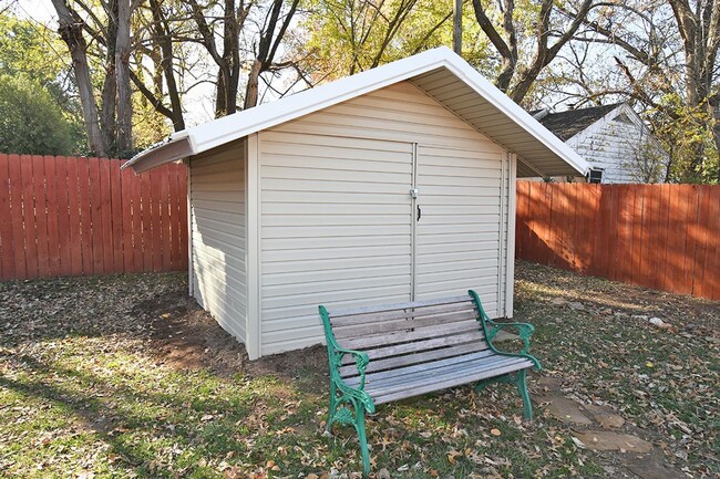 Building Photo - 2 Blocks from MERCY HOSPITAL!     FULLY FU...