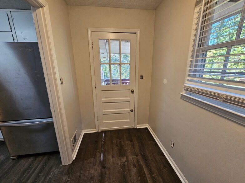 Building Photo - 5566 Rock Garden Ct NW