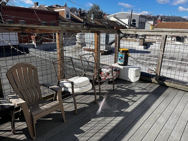 Building Photo - 2128 E Carson St